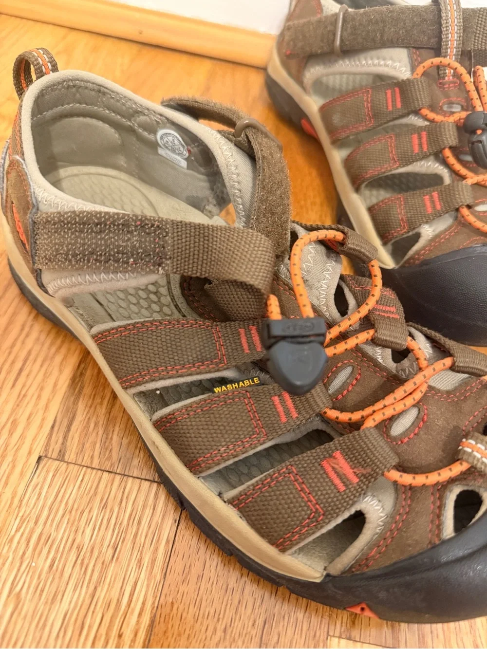Keen washable water hiking shoes men’s size 6/38 orange/brown/khaki used - good